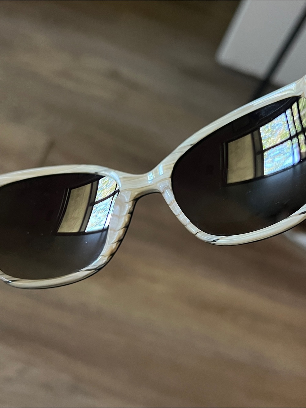 Ted Baker London Polarized Sunglasses – Black/Pearl Marble – TWS230 - Picture 4 of 10
